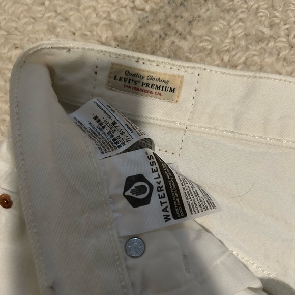 Levi’s Women’s White 501 Original Fit High-Rise Denim Shirts - Picture 5 of 6